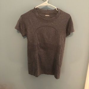 Lululemon swifts tech shirt